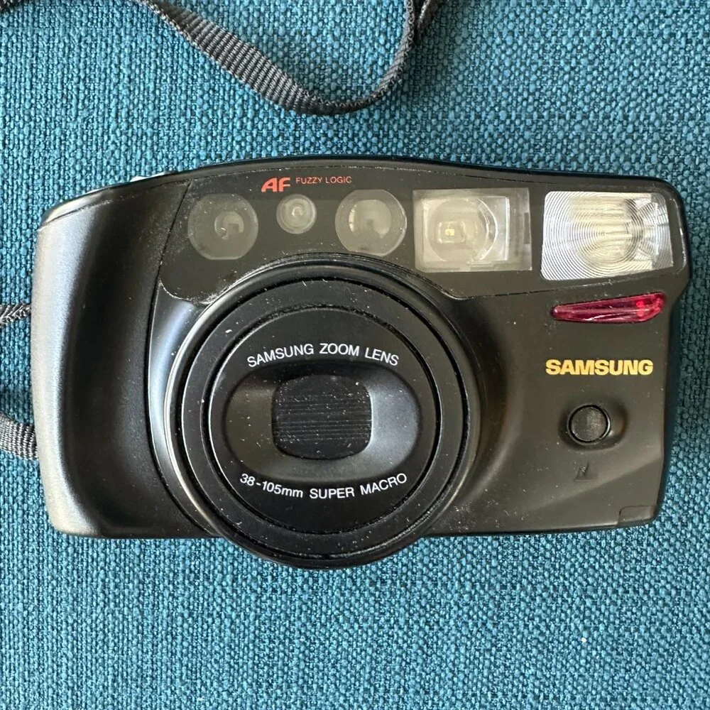 Vintage Samsung Maxima Zoom 105 Film Point and Click Camera 35mm Film